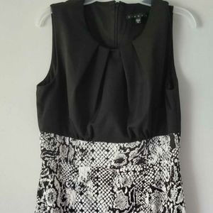 Women's dress size 4 snake print dress size 4 ladies dress 4 small black & white